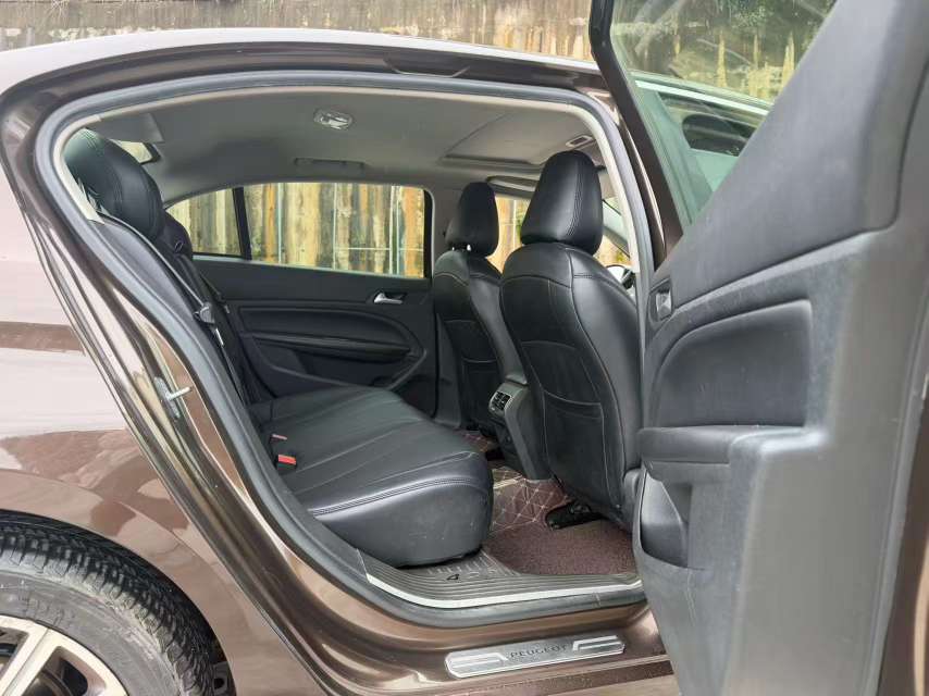 Peugeot 408 1.2T Automatic 8