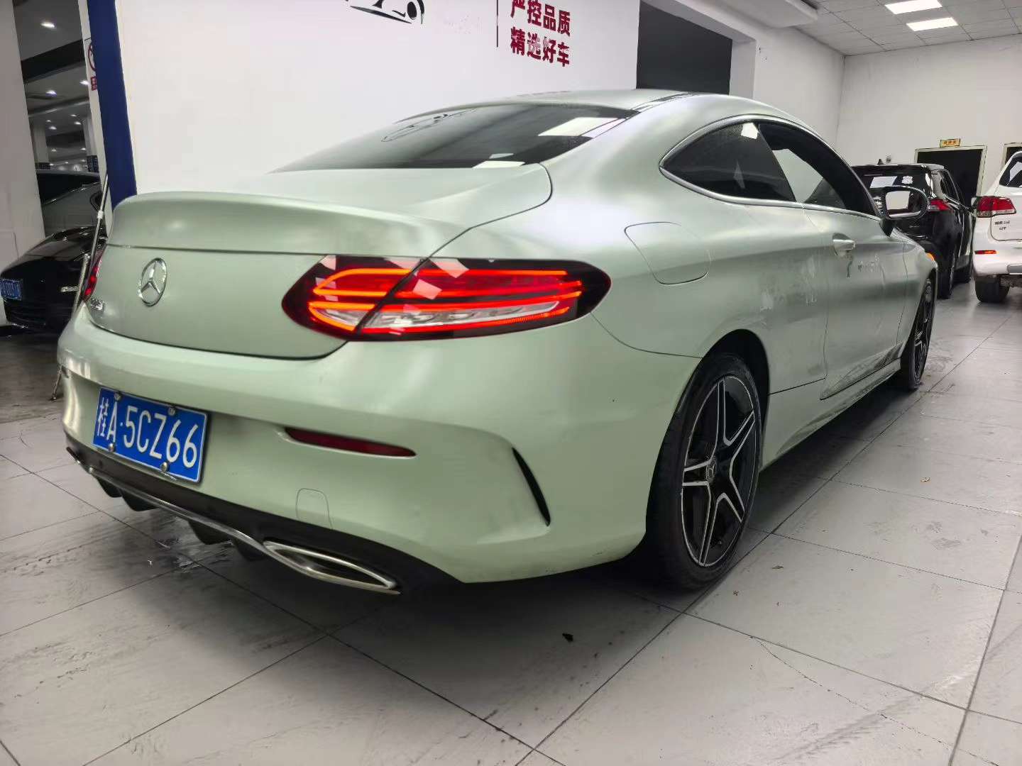 Mercedes-Benz E-Class E300L Luxury 9