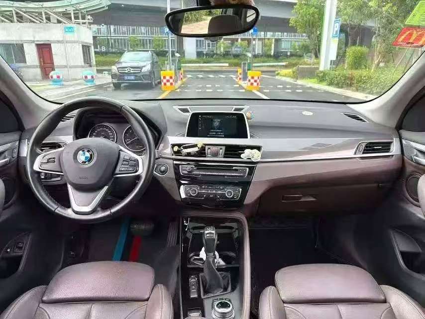 BMW X1 xDrive25Le 1.5T Luxury 5