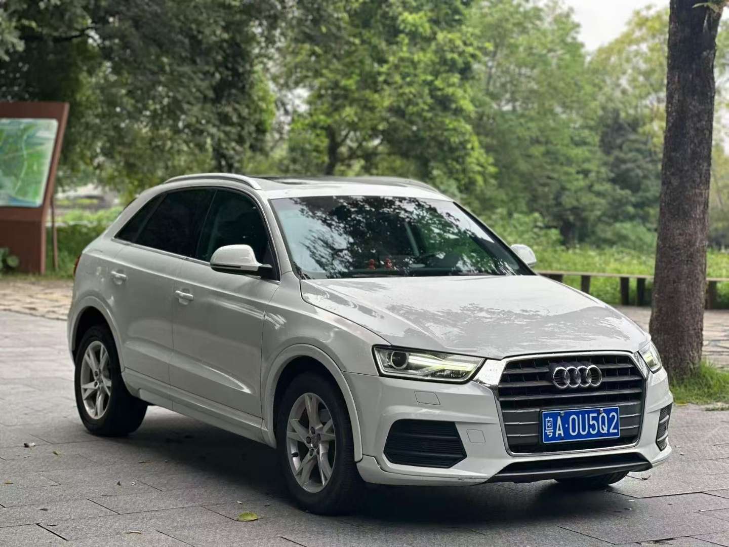 Audi Q3 2.0T Style Trim 2
