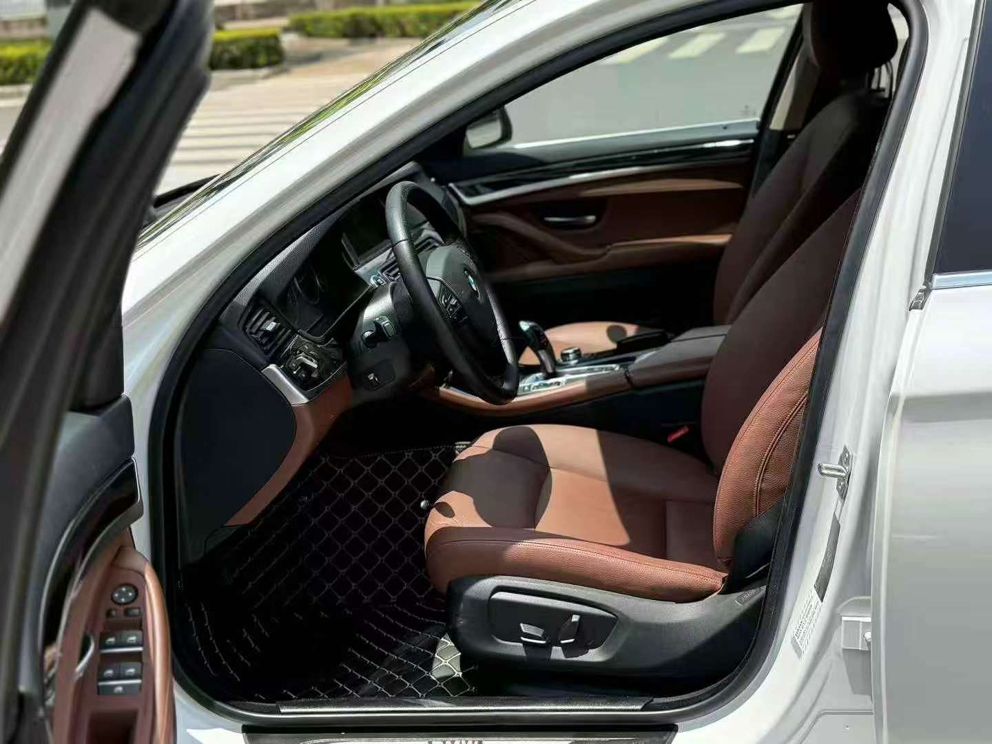 BMW 5 Series 520Li Elegant 7