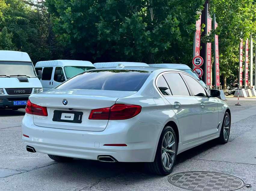BMW 5 Series 528Li 7