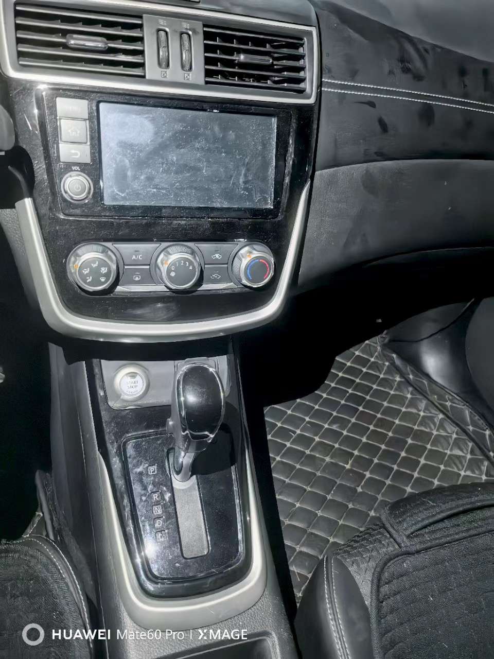 Nissan Tiida 1.6 Cool Edition 5