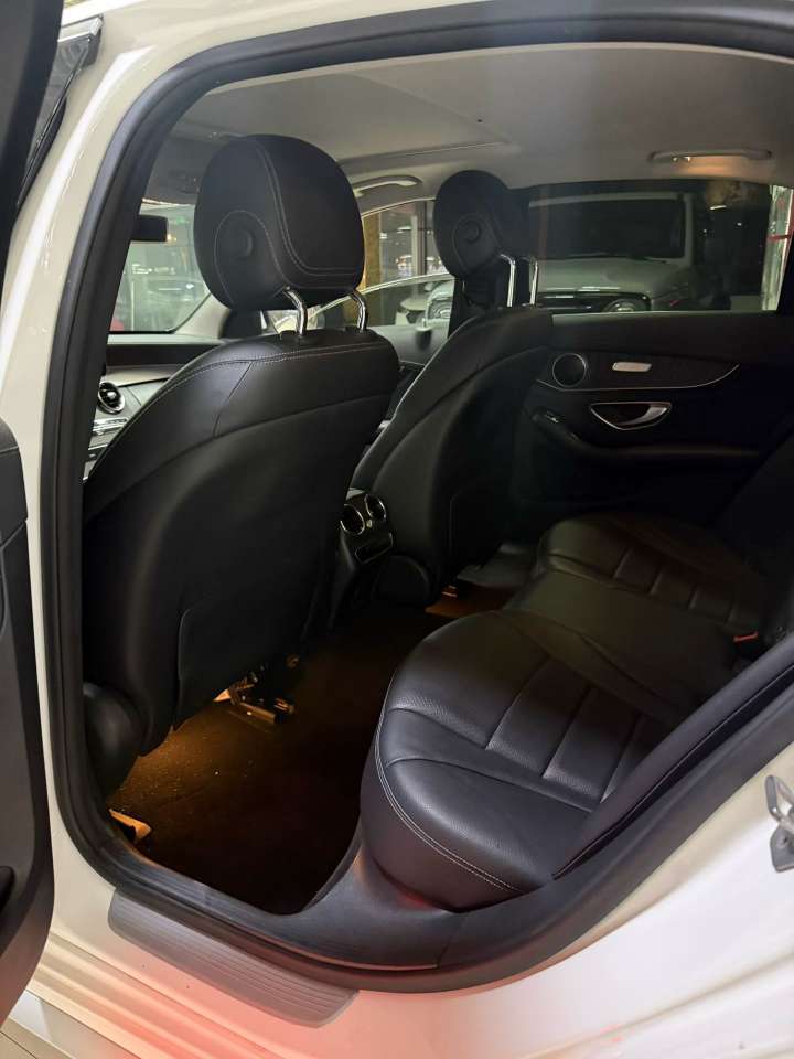 Mercedes-Benz C-Class C200L 4