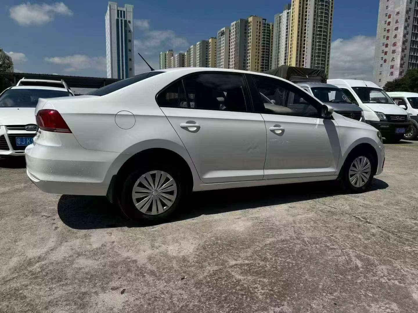 Volkswagen Santana 1.5L Automatic Style Edition 9
