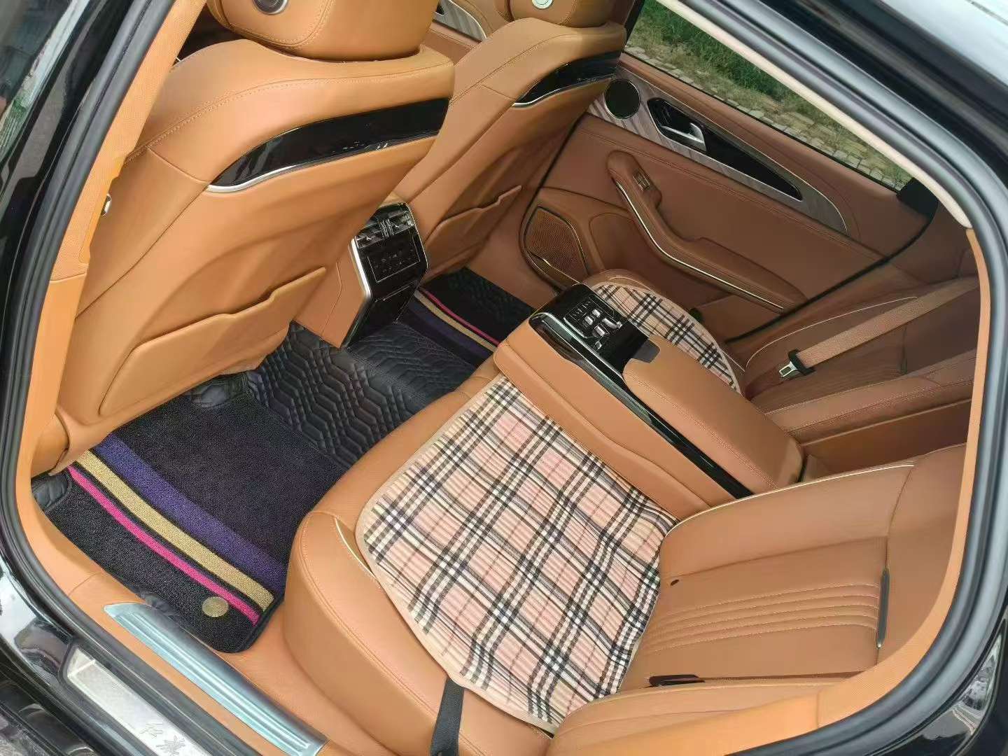 Hongqi H9 4