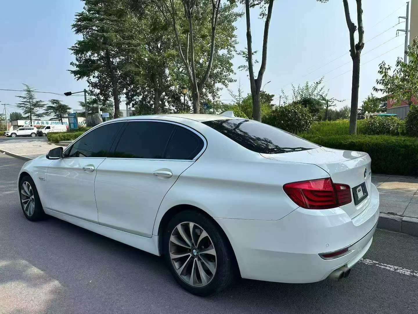 BMW 5 Series 2014 525 Luxury 4