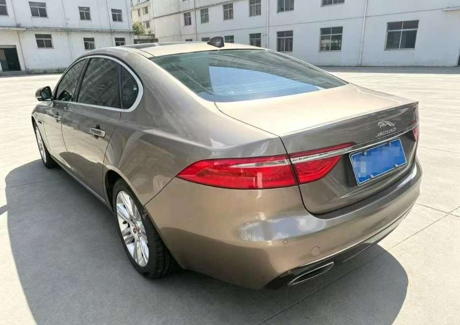 Jaguar XFL 2.0T AWD Prestige Edition 2