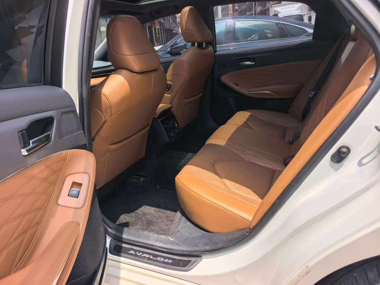 Toyota Avalon 2.5L Automatic Panoramic Sunroof 4