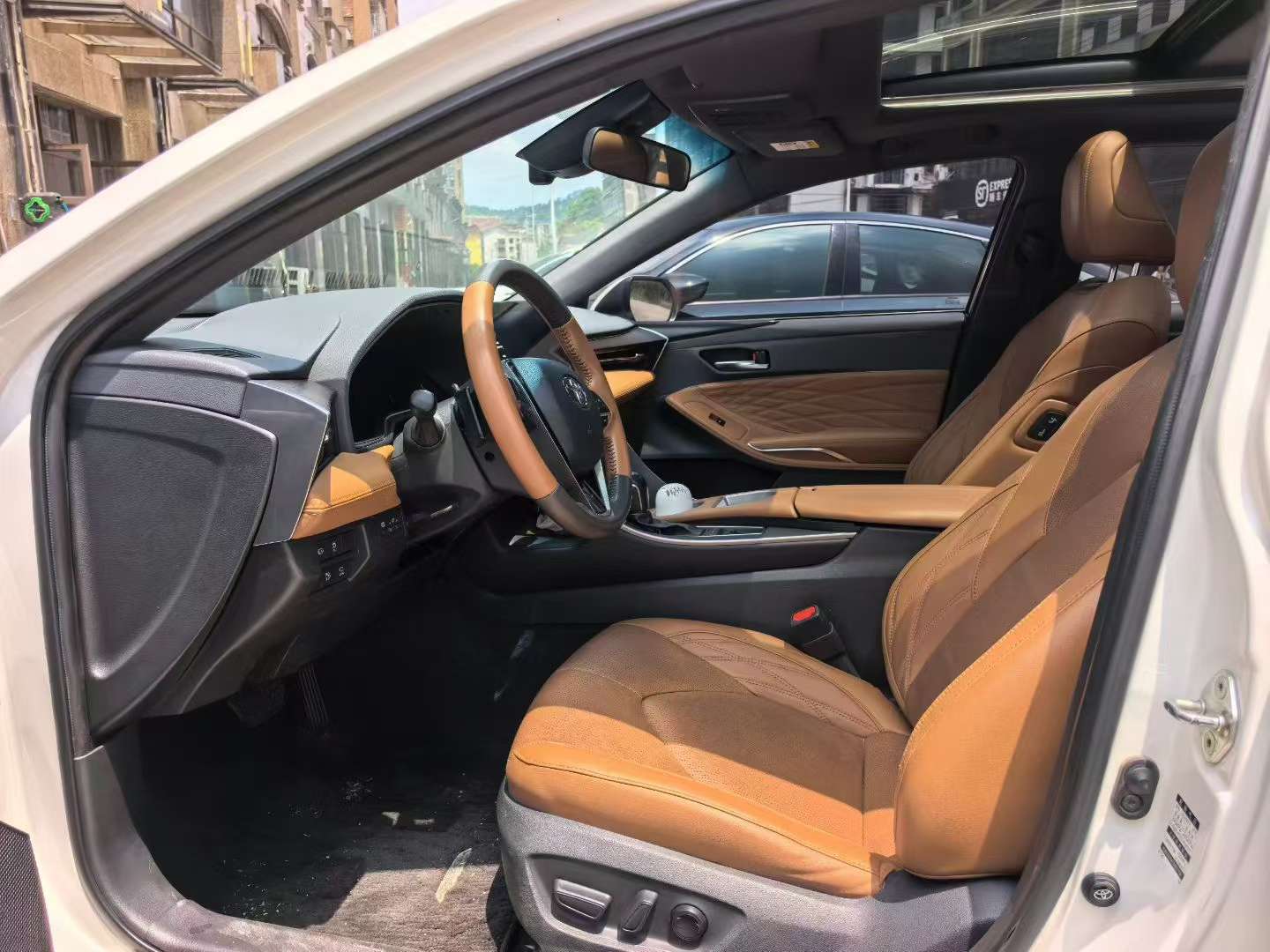 Toyota Avalon 2.5L Automatic Panoramic Sunroof 3