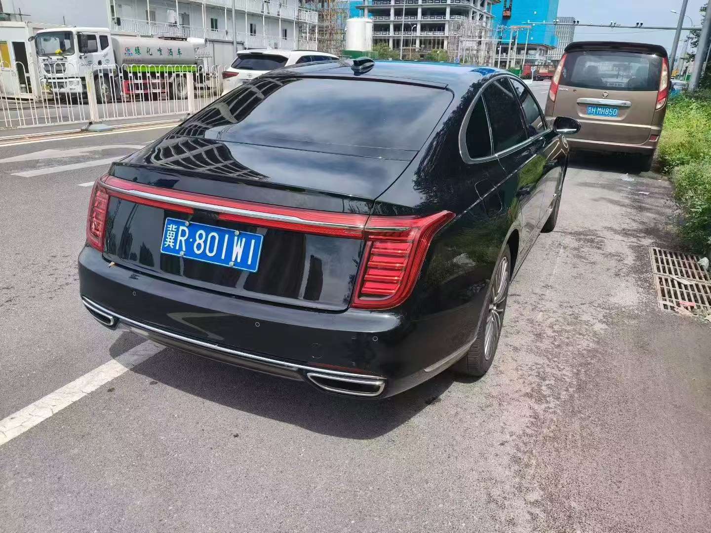Hongqi H9 5