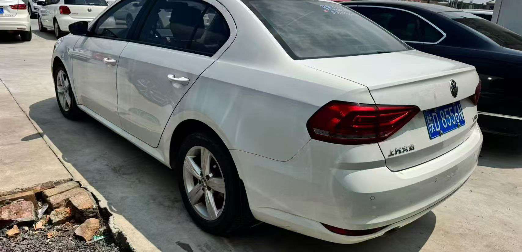 Volkswagen Lavida 1.6L Manual Sunroof 5