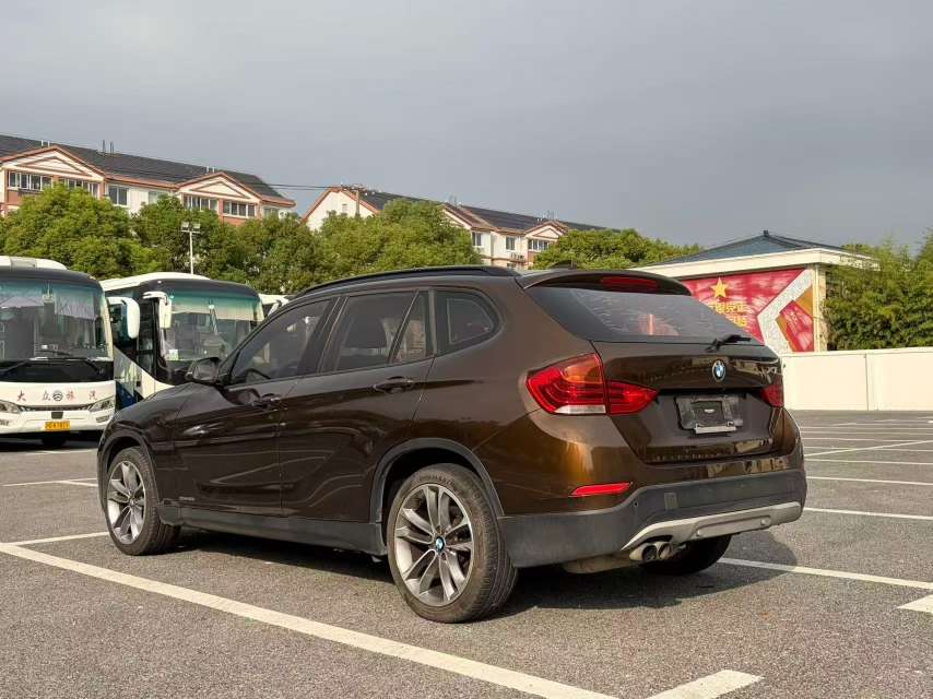 BMW X1 2015 18i Leading Plus Edition 2.0T Automatic Sunroof 4