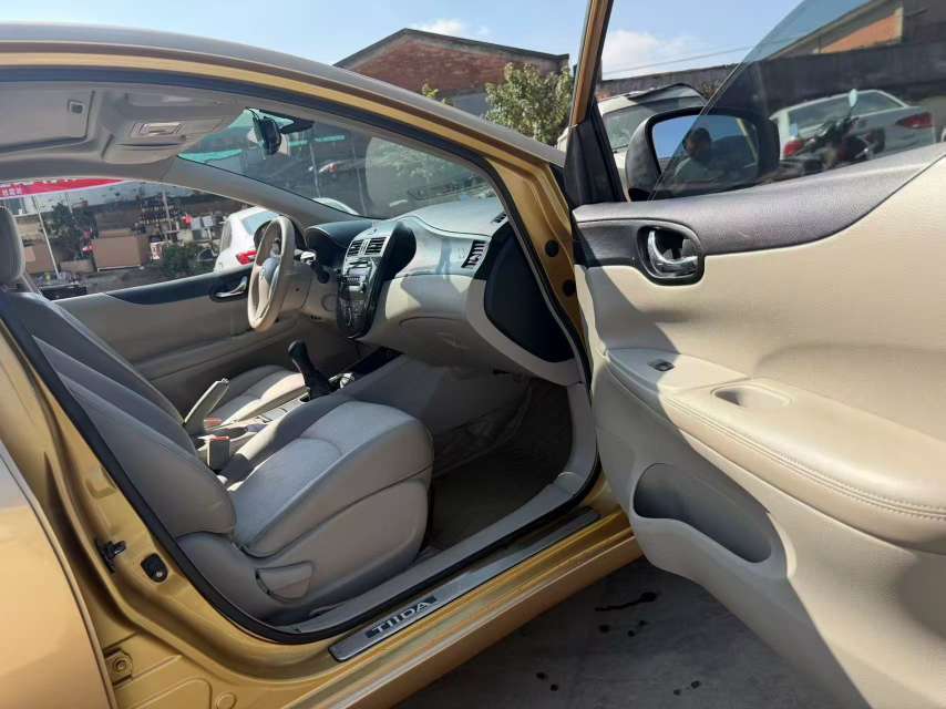 Nissan Tiida 1.6L Manual 8