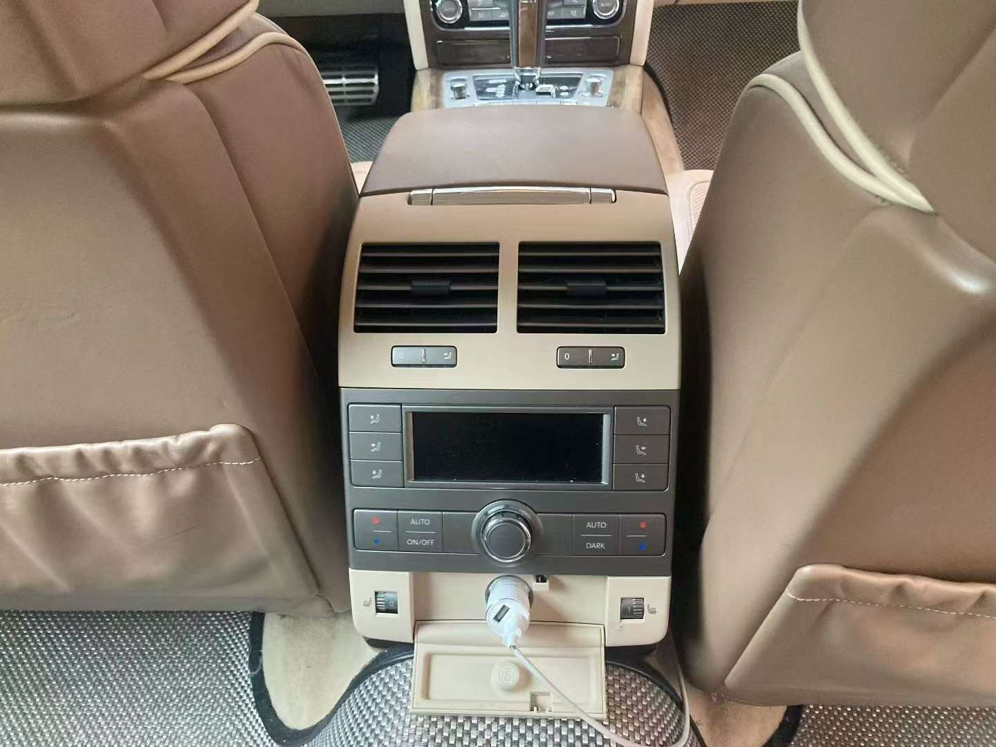 Volkswagen Phaeton 3.6L 5-Seat 7