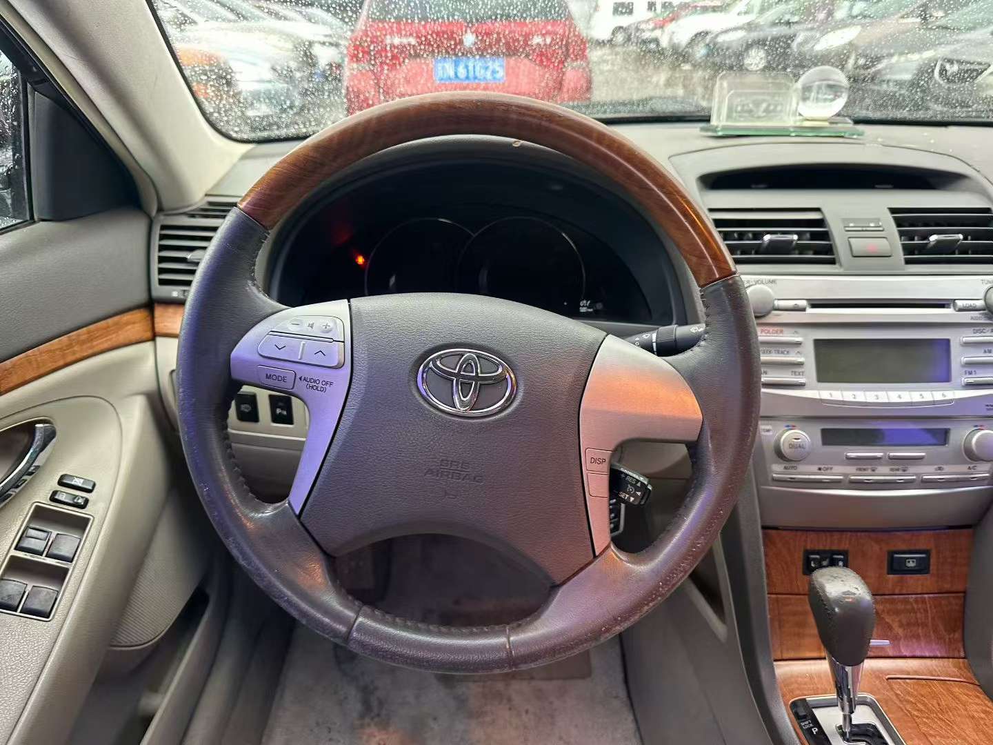 Toyota Camry 2.4G Automatic Sunroof 3