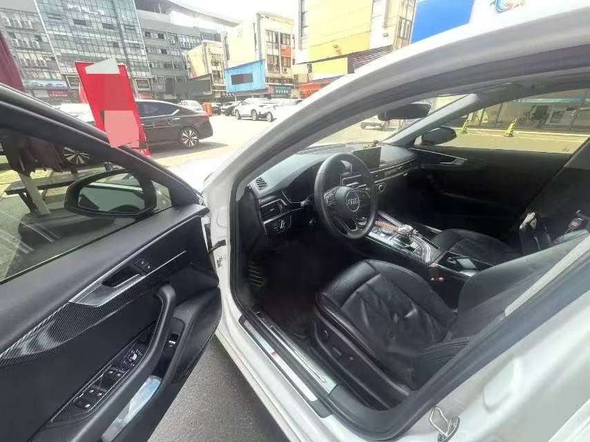 Audi A4L 6