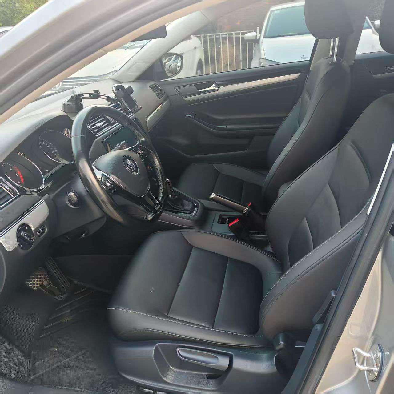 Volkswagen Sagitar 1.2T Automatic 8