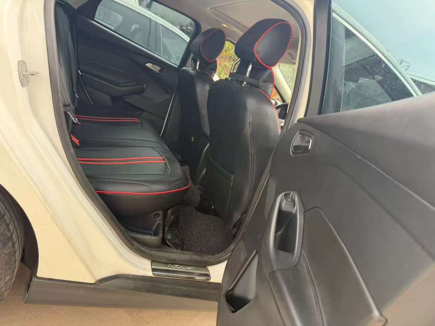 Ford Focus 7