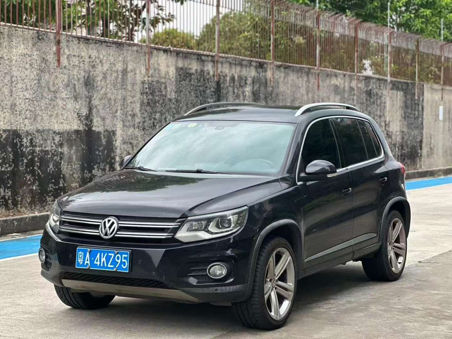 Volkswagen Tiguan 2.0TSI Exclusive Edition 2