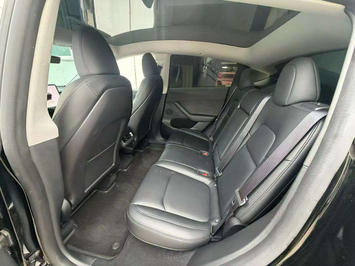 Tesla Model Y Standard Range Rear-Wheel Drive 8