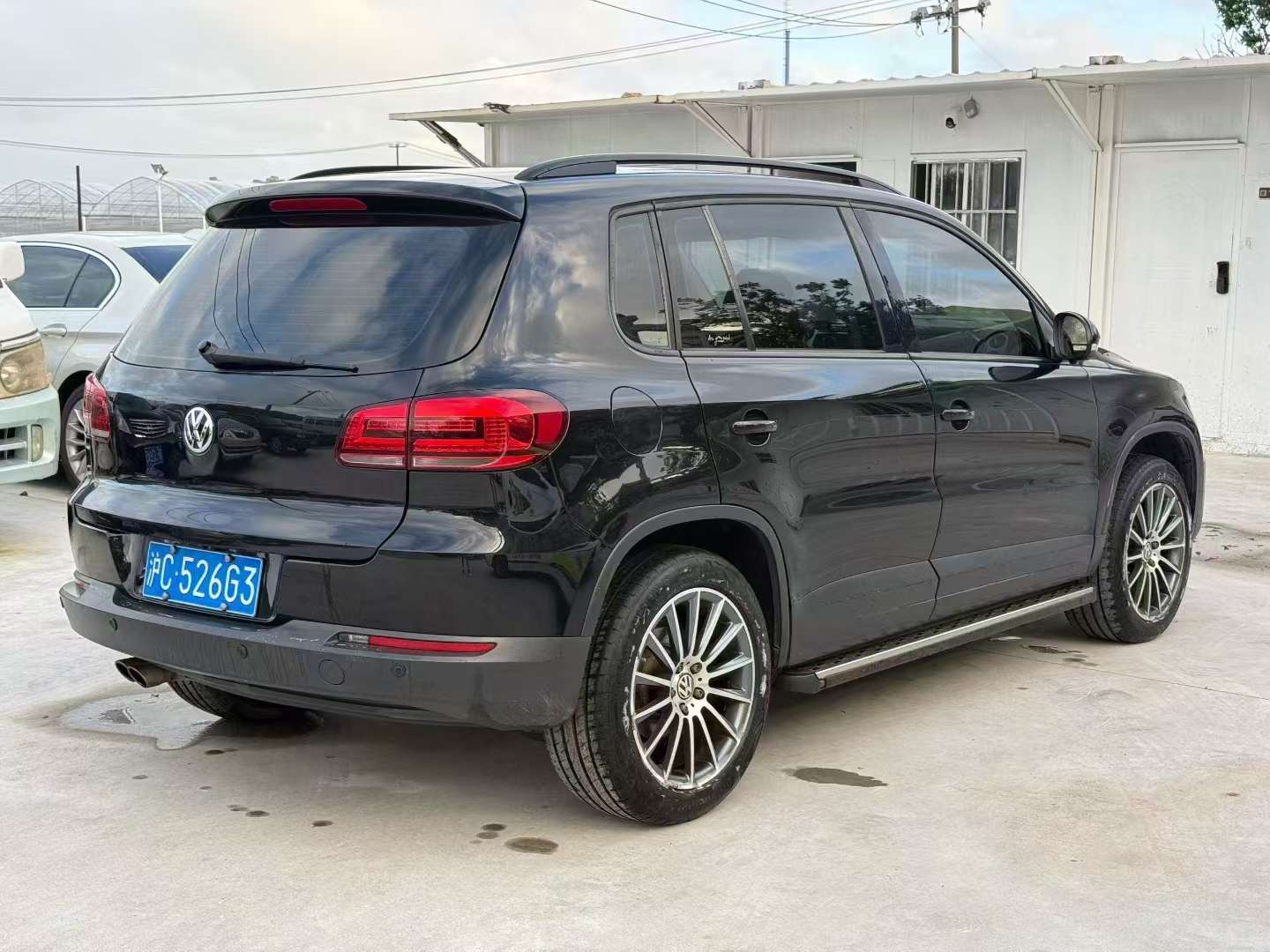Volkswagen Tiguan 1.8T Automatic Sunroof 4