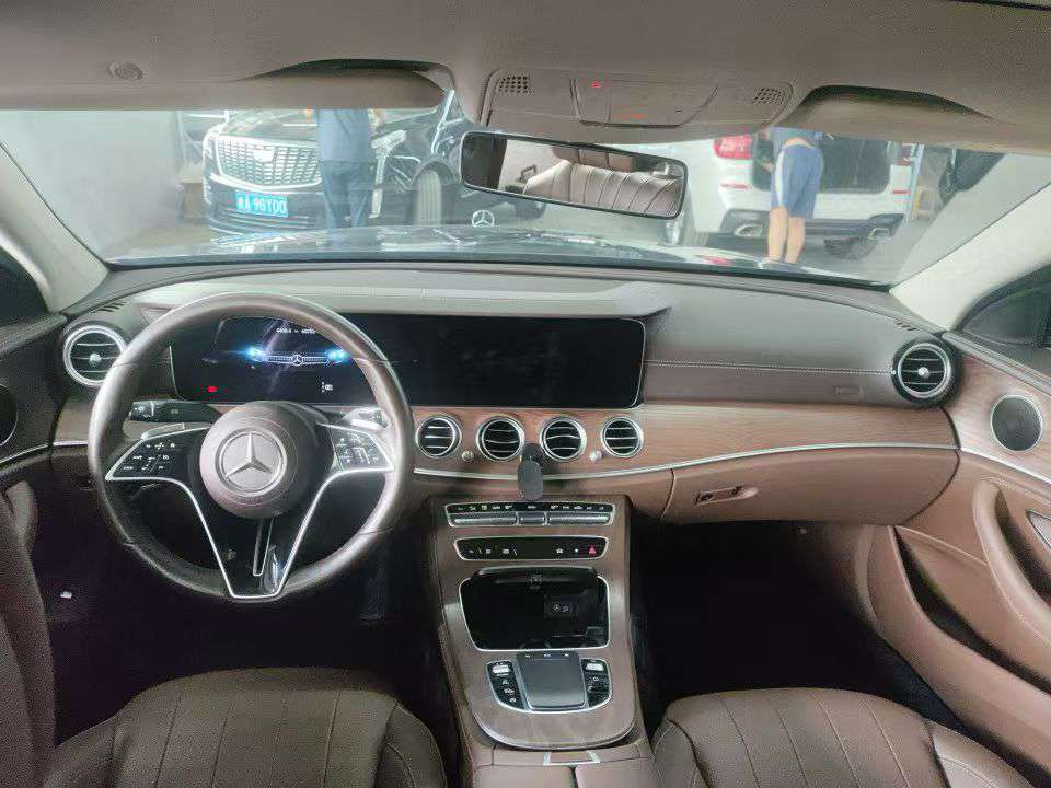 Mercedes-Benz E-Class E300L Fashion 3