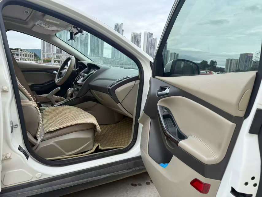 Ford Focus 2014 1.6L Automatic High Trim 6