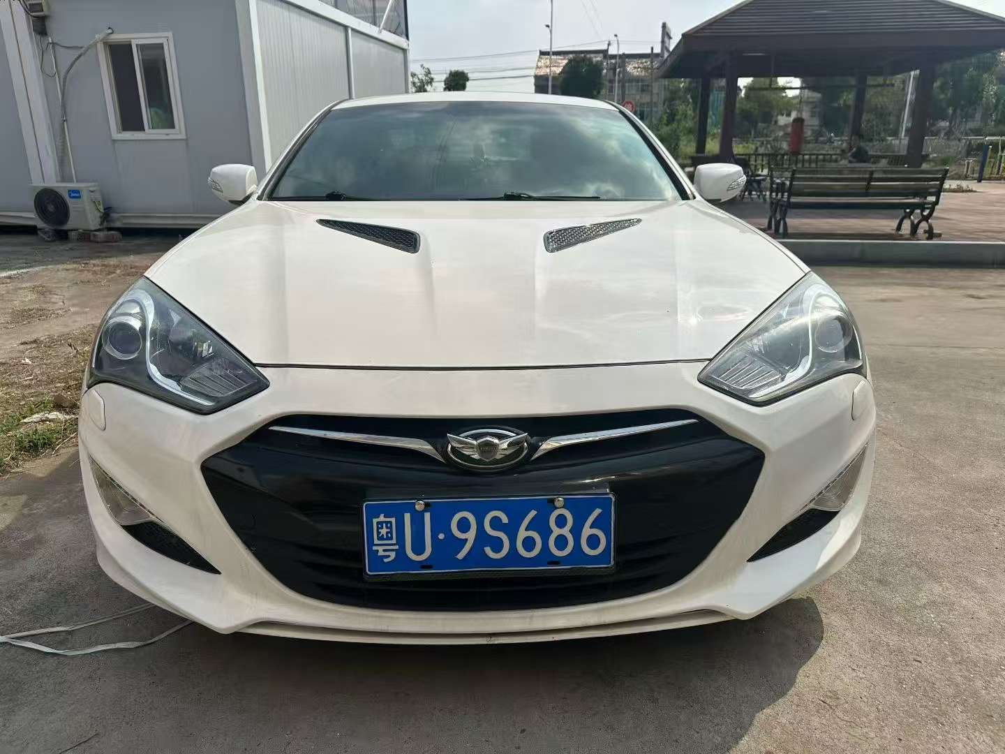 Hyundai Genesis Coupe 2.0T 2-Door Coupe 2