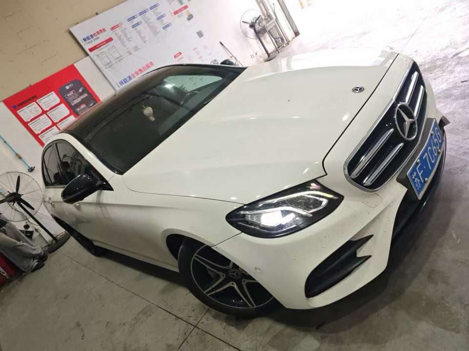 Mercedes-Benz E-Class 2