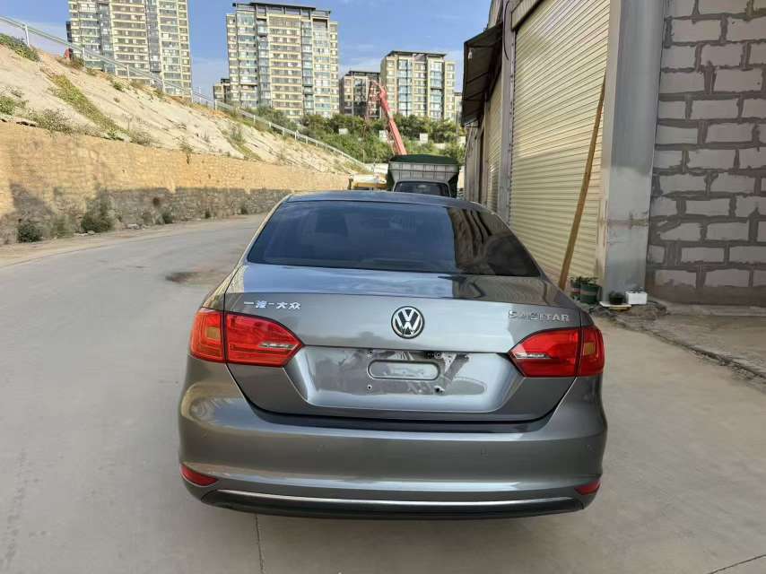 Volkswagen Sagitar Automatic 1.6 2