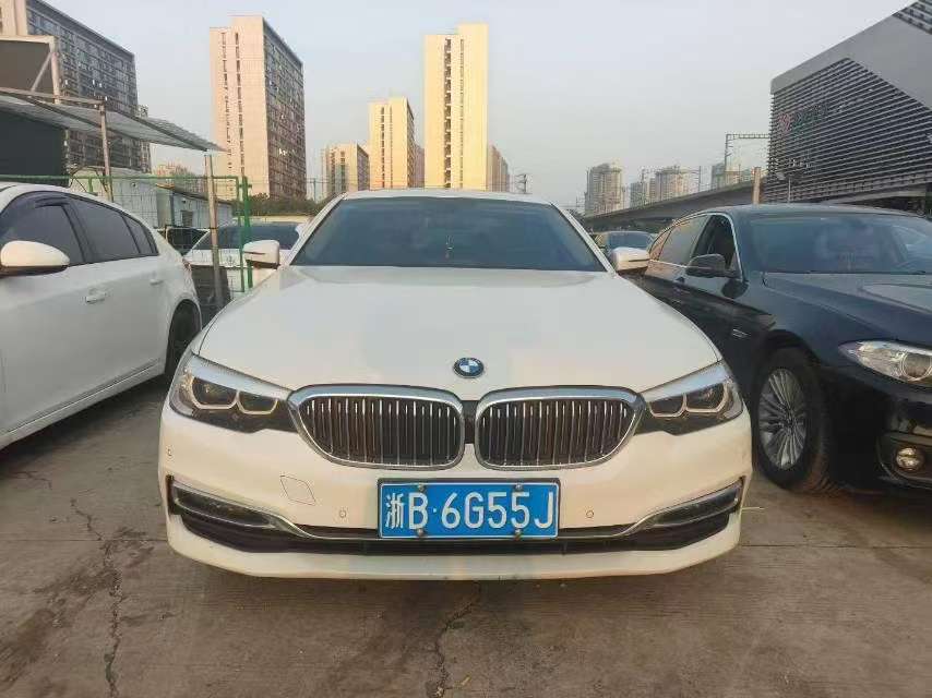 BMW 5 Series 525Li Luxury Package 2