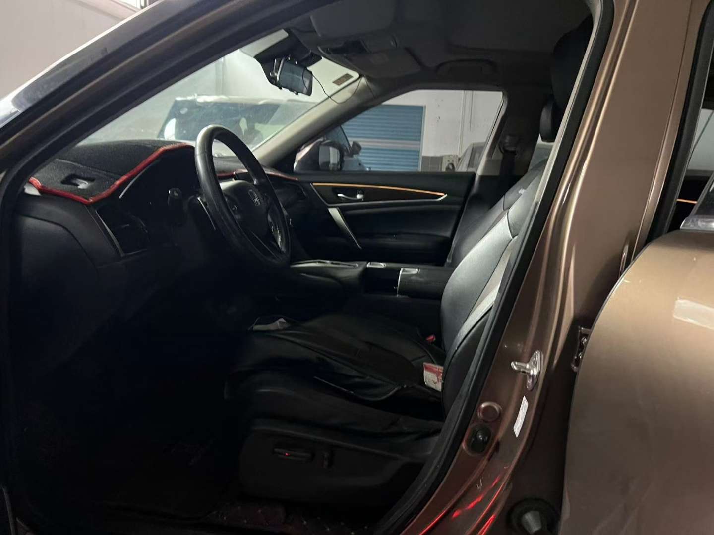 Honda Avancier 2.0T 4WD Premium Edition 7