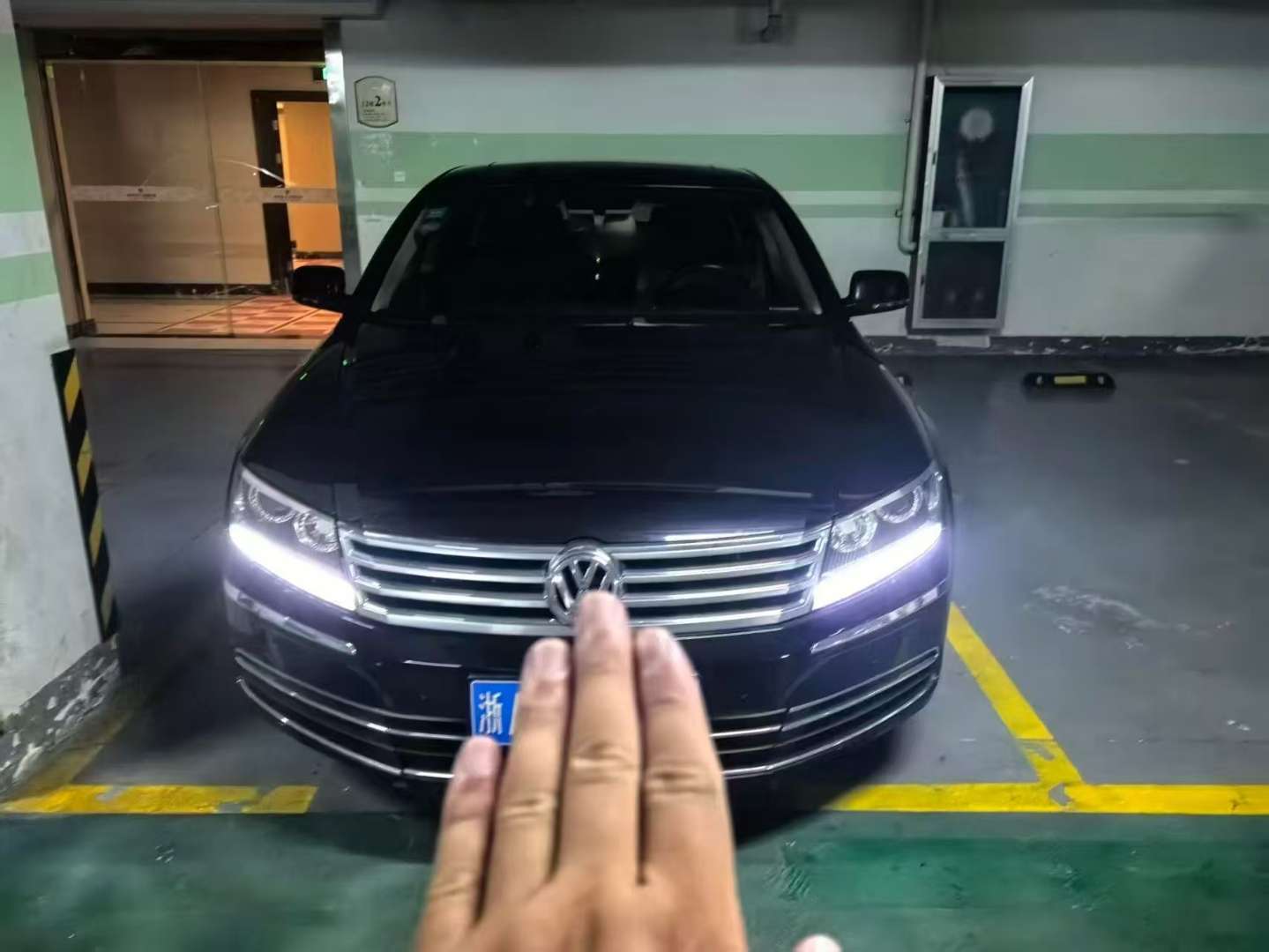 Volkswagen Phaeton 3.0L Executive 2