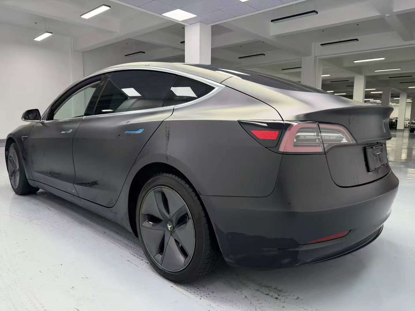 Tesla Model 3 6