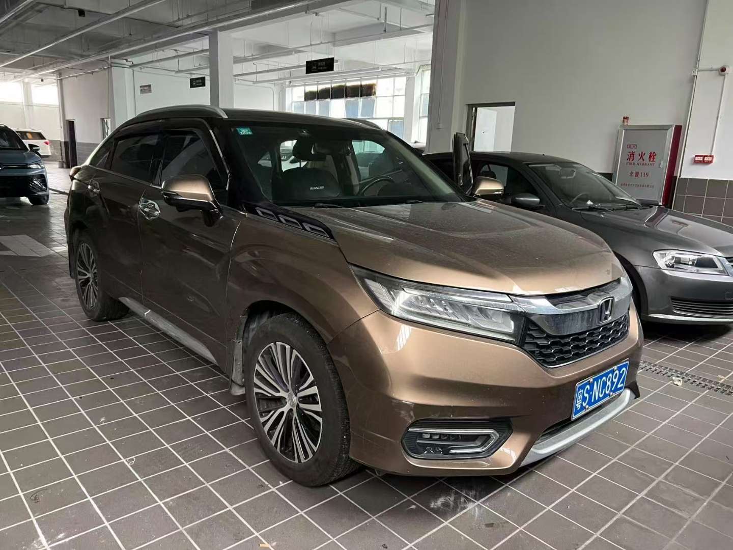 Honda Avancier 2.0T 4WD Premium Edition 2