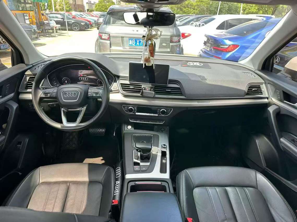 Audi Q5L Fashion 2.0T Automatic 8