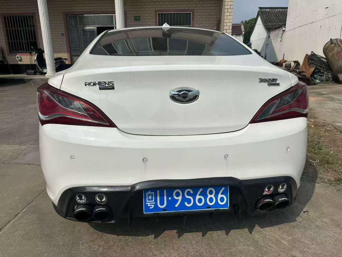 Hyundai Genesis Coupe 2.0T 2-Door Coupe 8