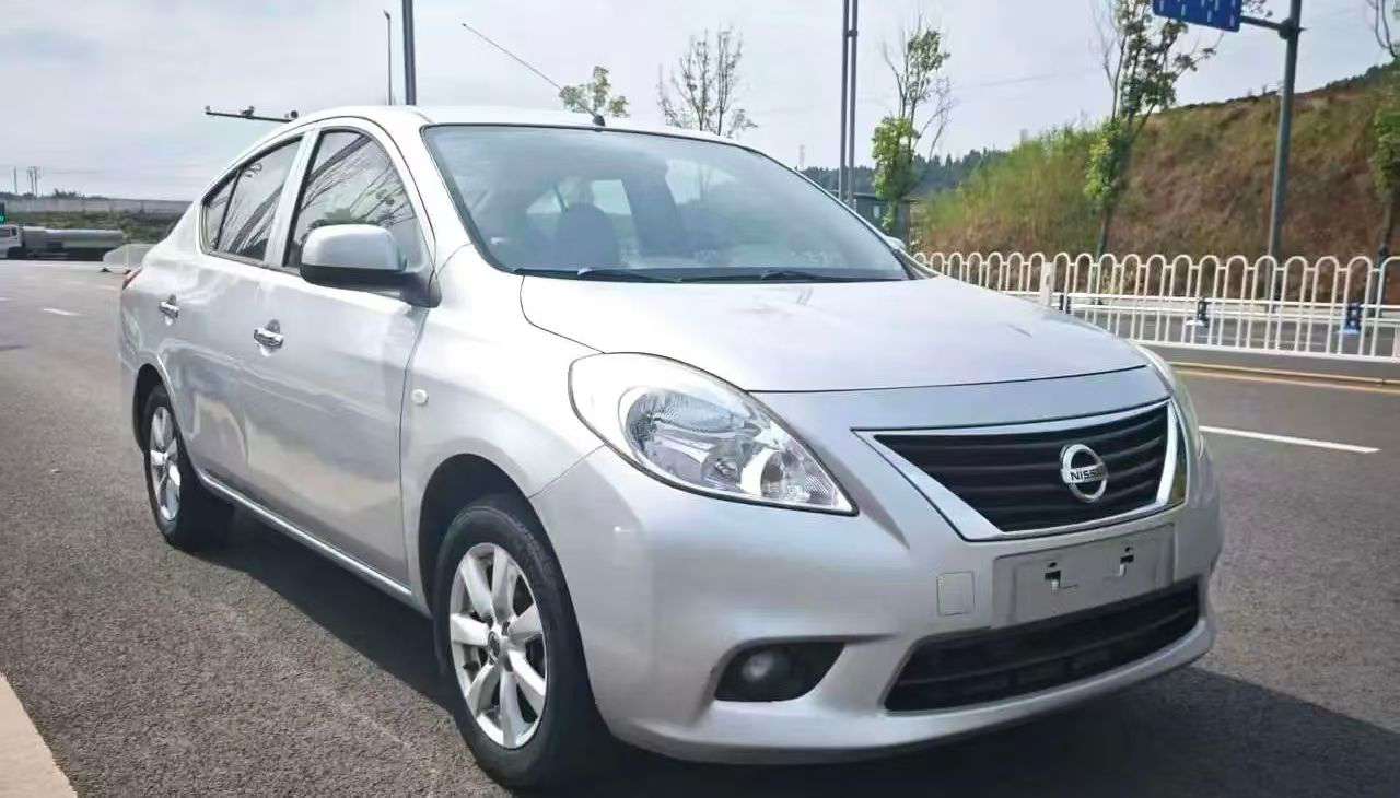 Nissan Sunny 2013 3