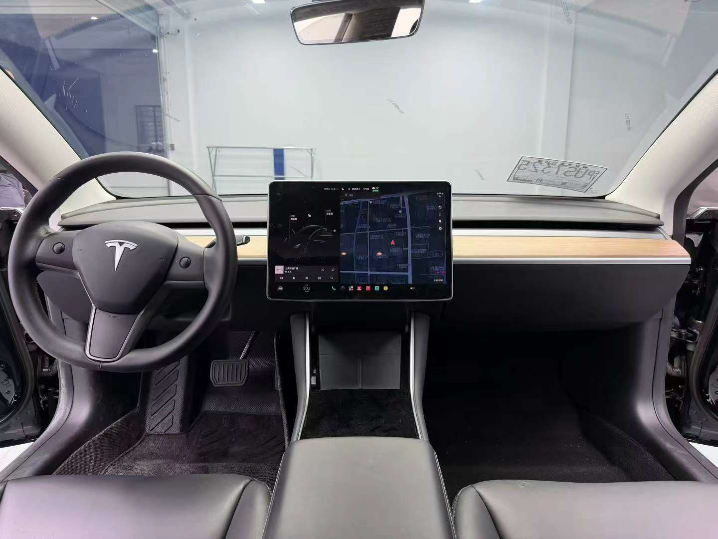 Tesla Model 3 8