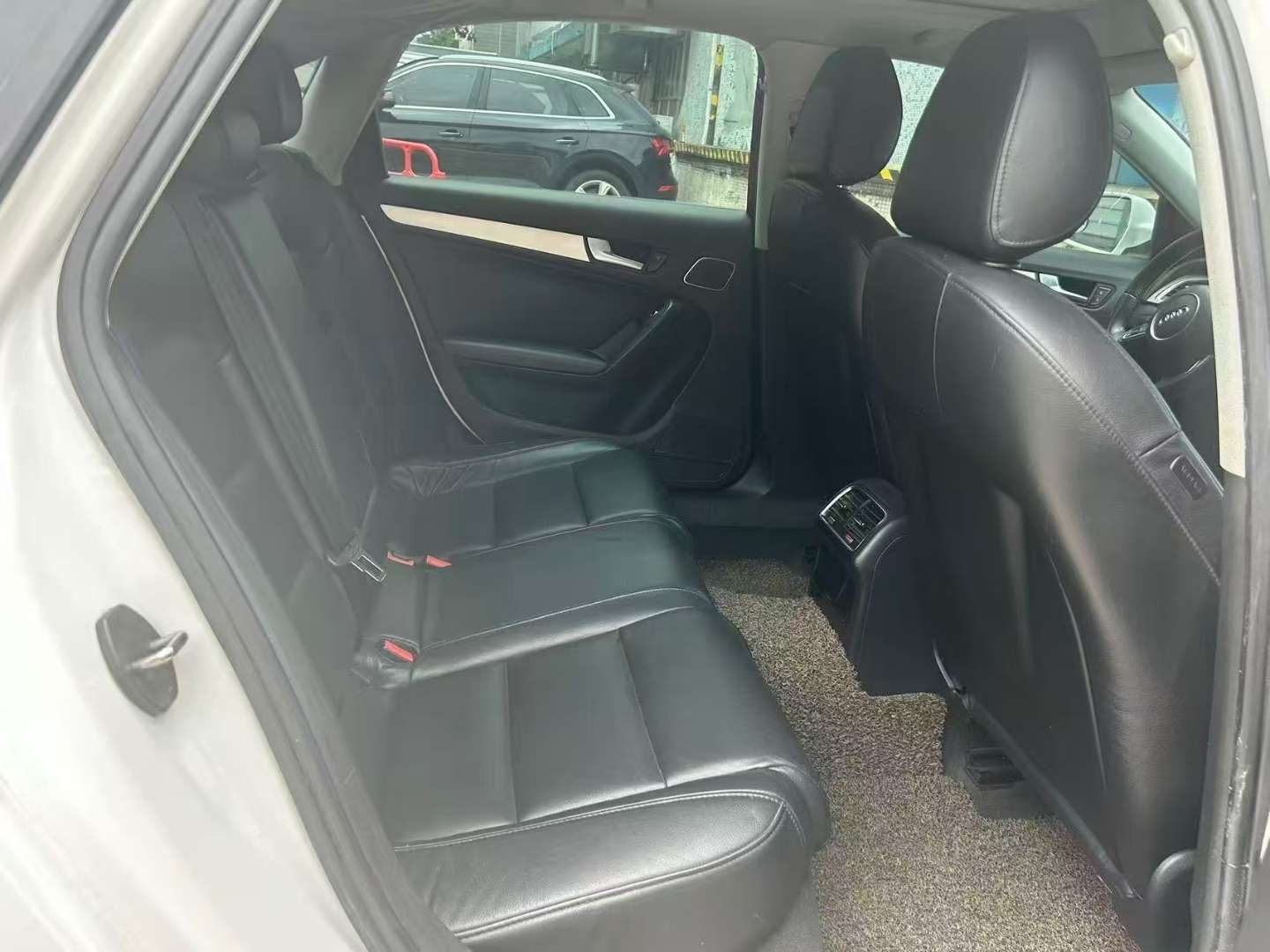 Audi A4L 2013 2.0T Standard Edition 8