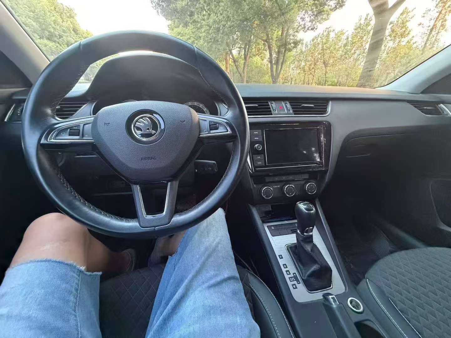 Skoda Octavia 1.6L Automatic Sunroof Luxury Edition 9