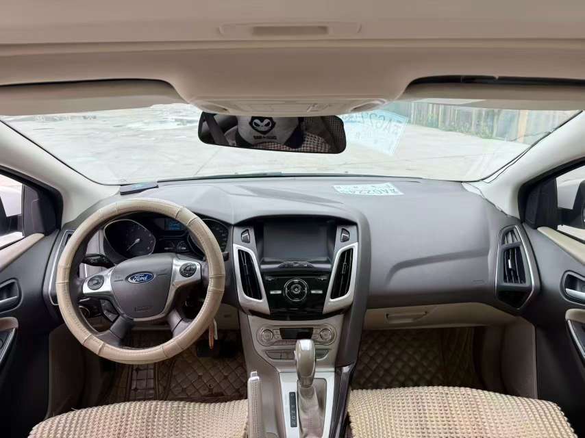 Ford Focus 2014 1.6L Automatic High Trim 8