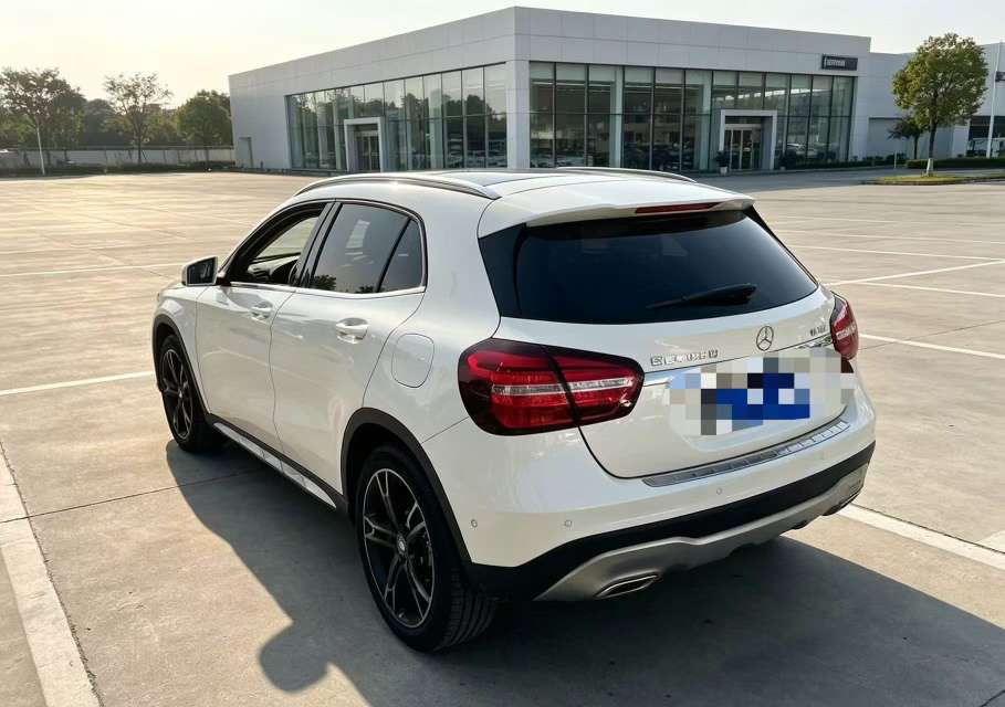 Mercedes-Benz GLA 220 4MATIC 2.0T Fashion 4