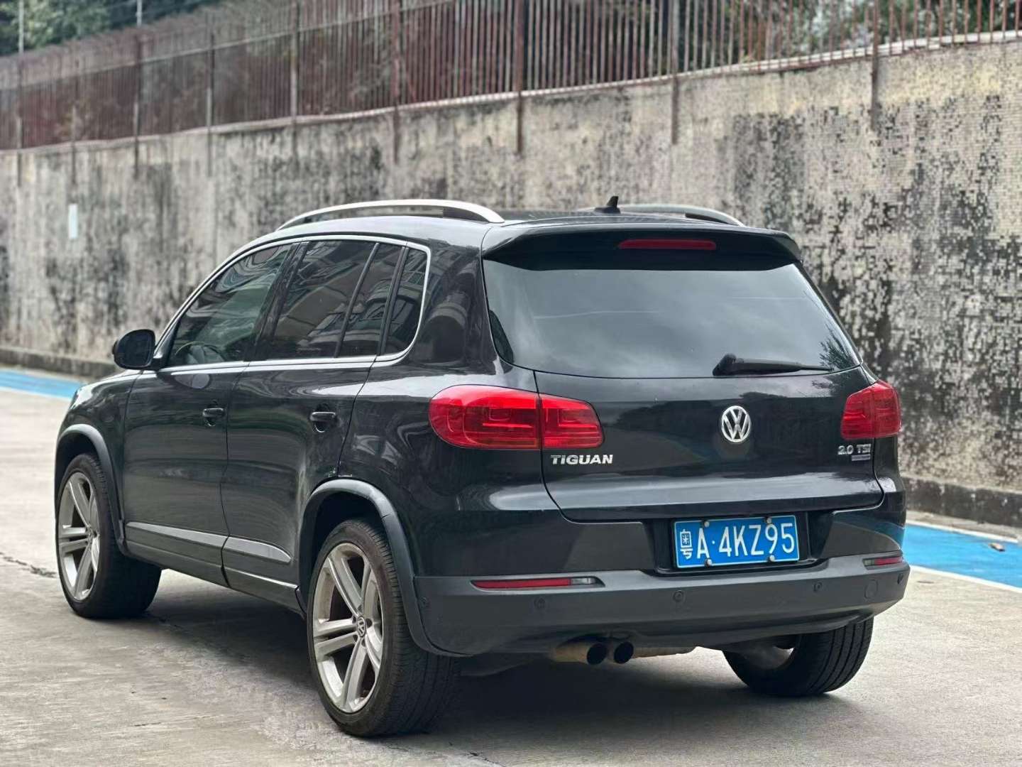 Volkswagen Tiguan 2.0TSI Exclusive Edition 4
