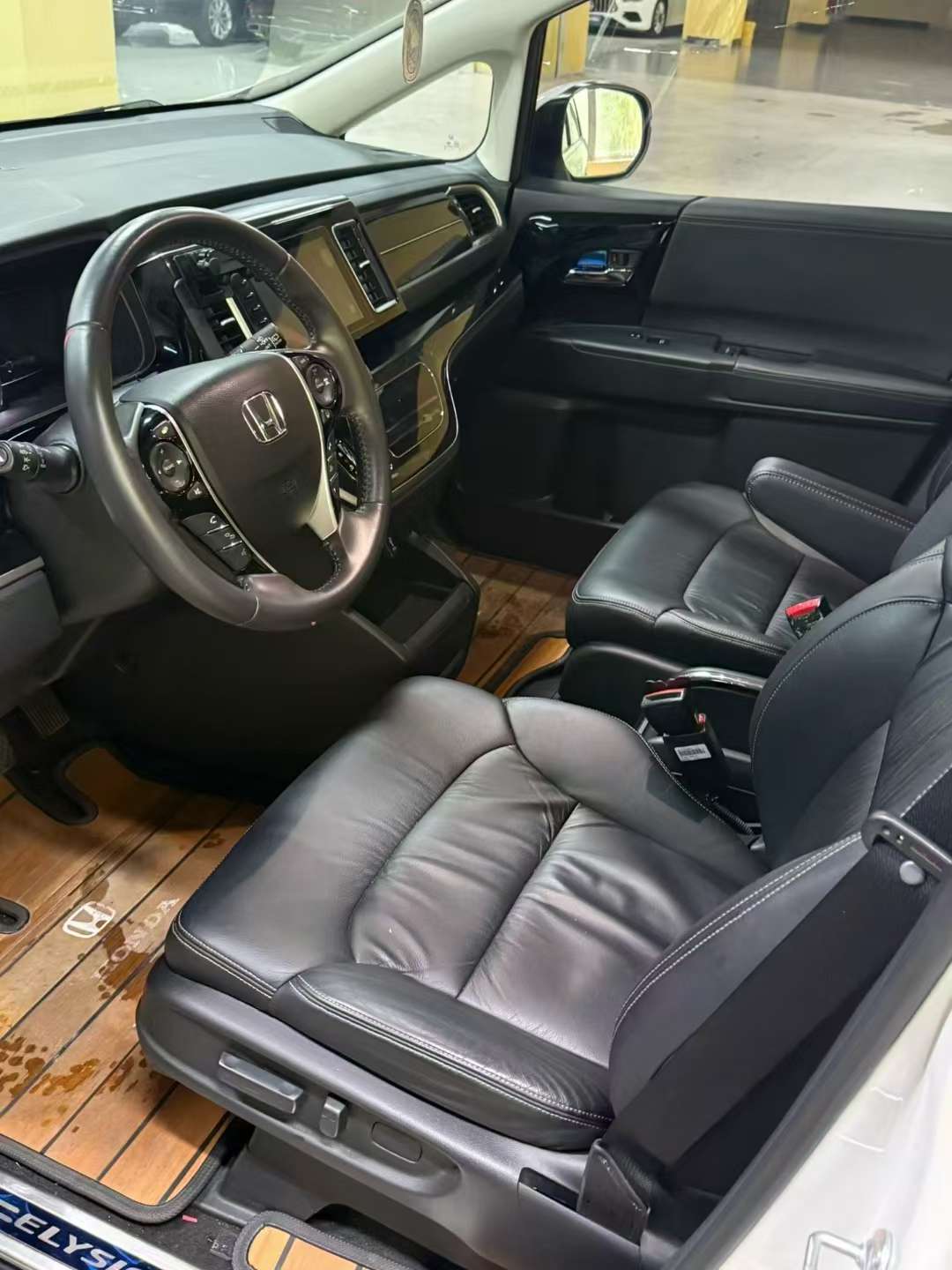 Honda Elysion 5