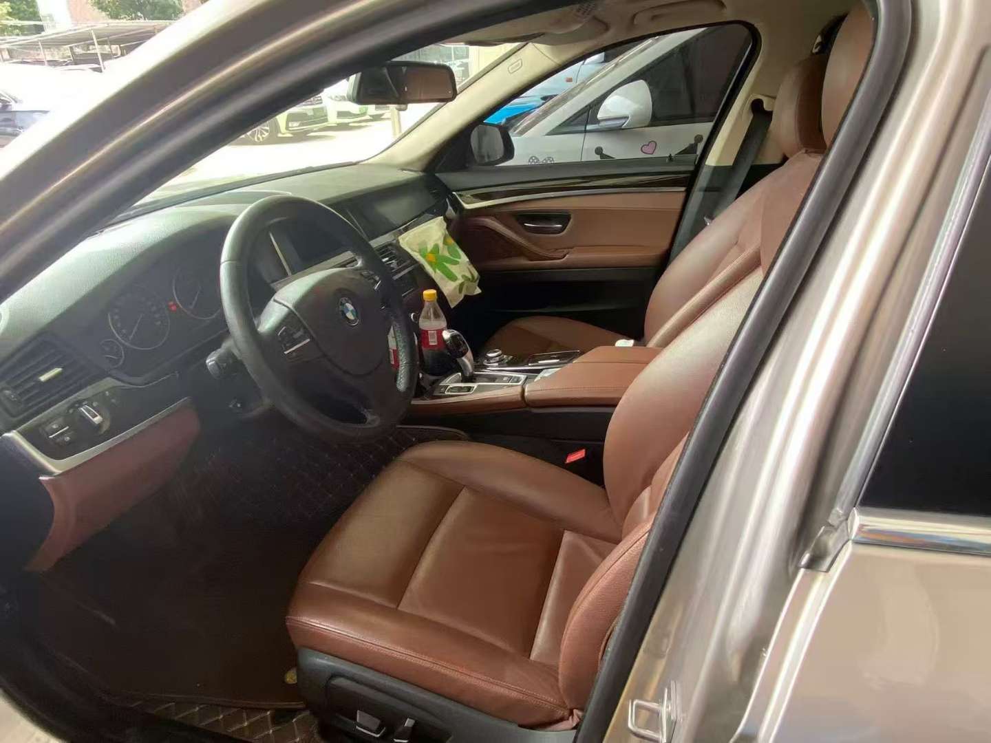 BMW 5 Series 525Li 6
