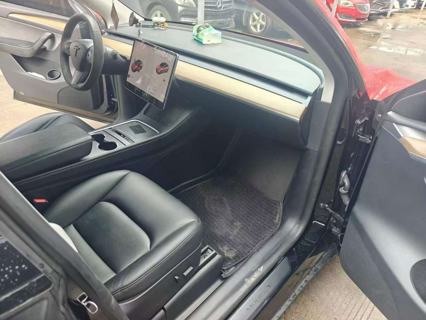 Tesla Model Y Long Range 8