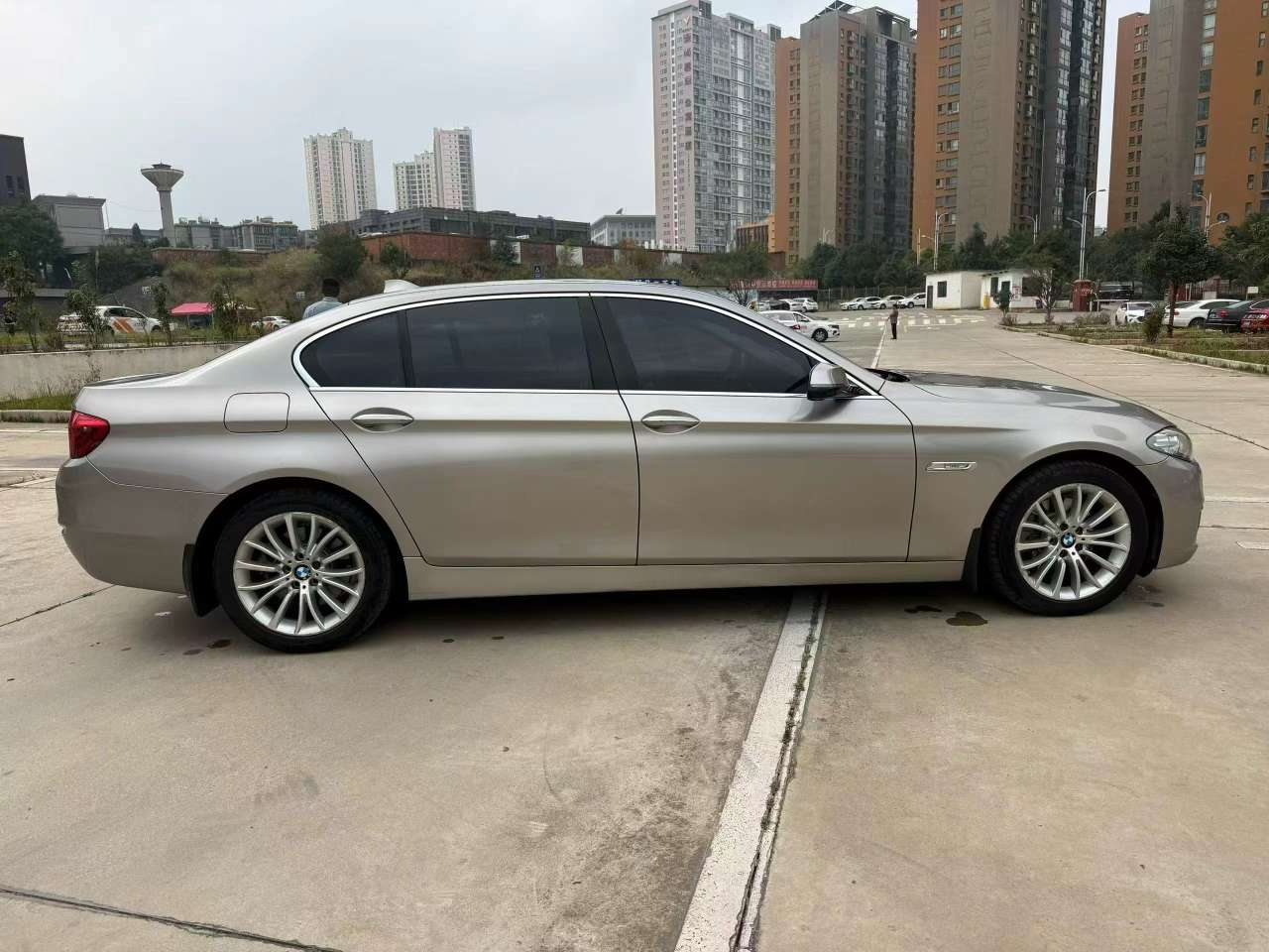 BMW 5 Series 525 Luxury 8