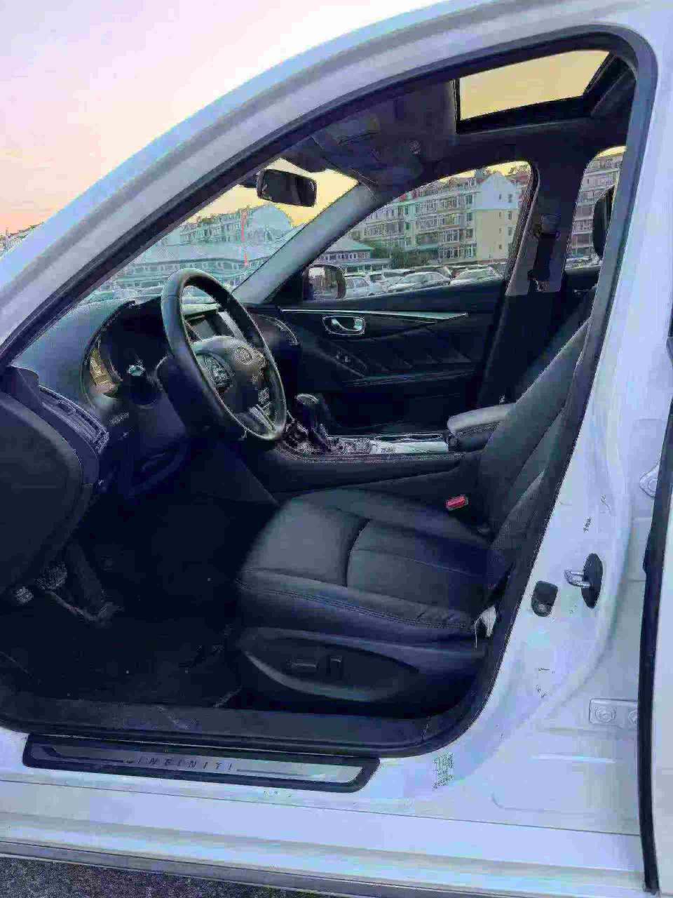 Infiniti Q50L 2015 2.0T Automatic 5